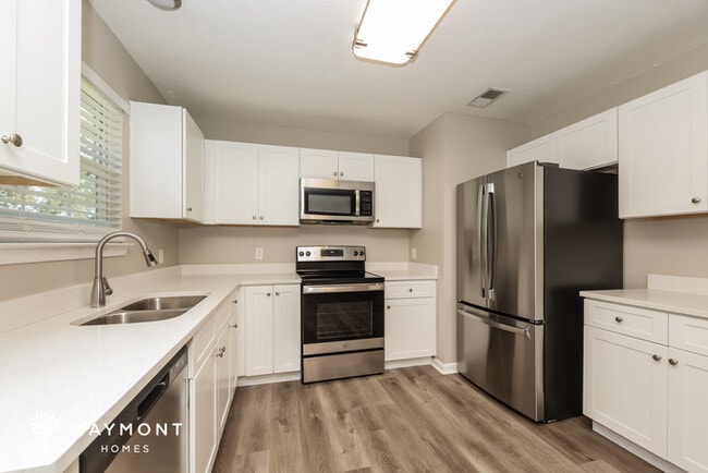 Building Photo - 1320 Lyndsey Ridge Dr