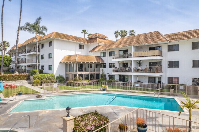 Building Photo - Ocean Fairway