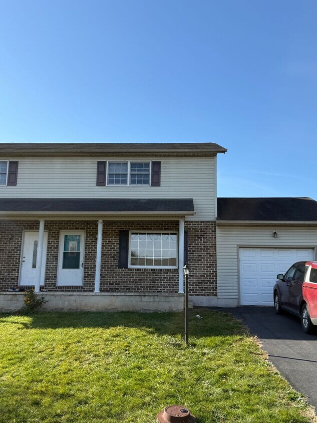 Primary Photo - 3 Holly Ct