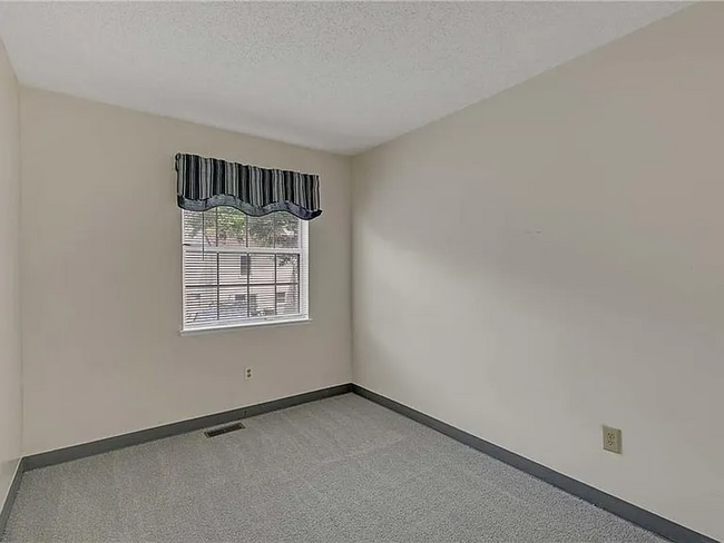 Foto del edificio - 2102 Victoria Ct