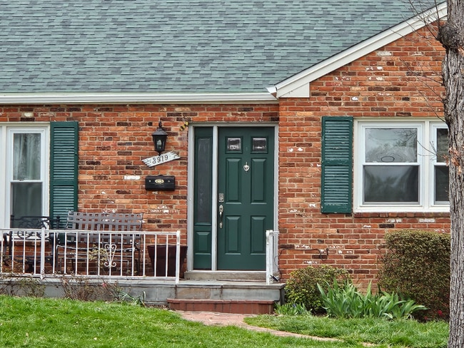 Building Photo - 3919 Chesterbrook Rd