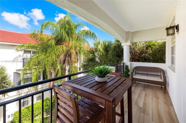 Foto del edificio - 3145 NE 184th St