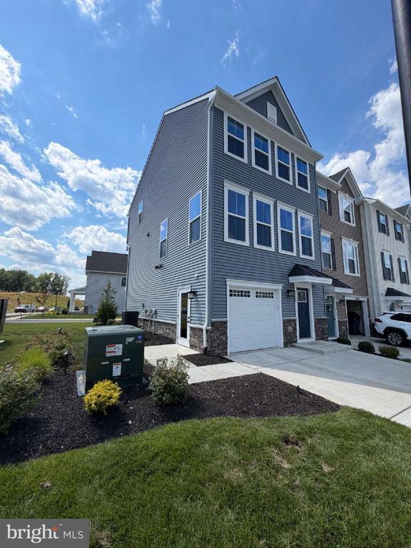 Building Photo - 8700 Stevenson Ln