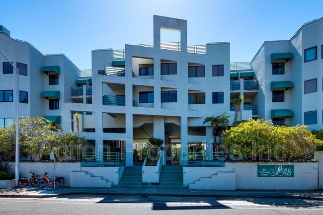 Building Photo - 320 Peninsula Ave
