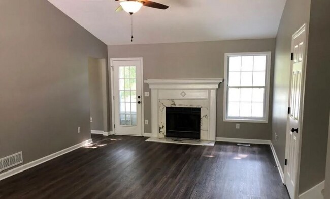 Building Photo - 608 Amberwood Pl