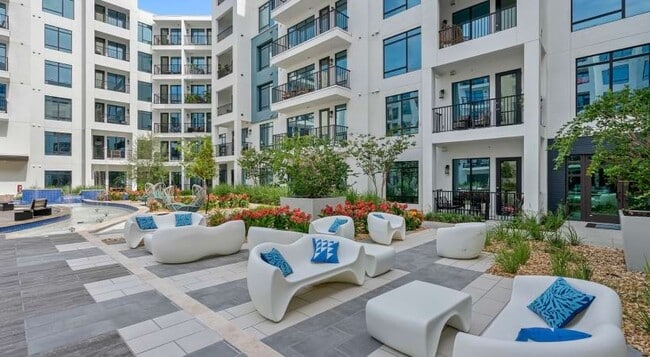 Building Photo - Cortland Westshore