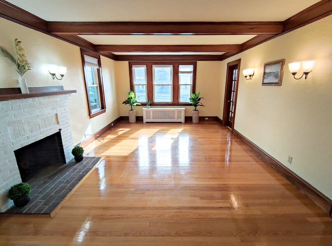 Family Room - 81 Columbus Ave