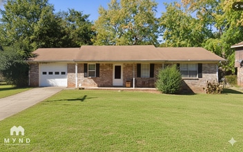 Building Photo - 3001 Lakeridge Dr SE