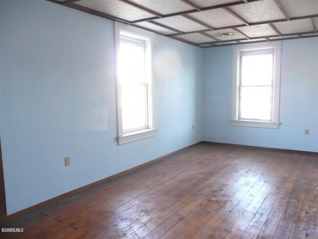 Building Photo - 104 W Front Ave