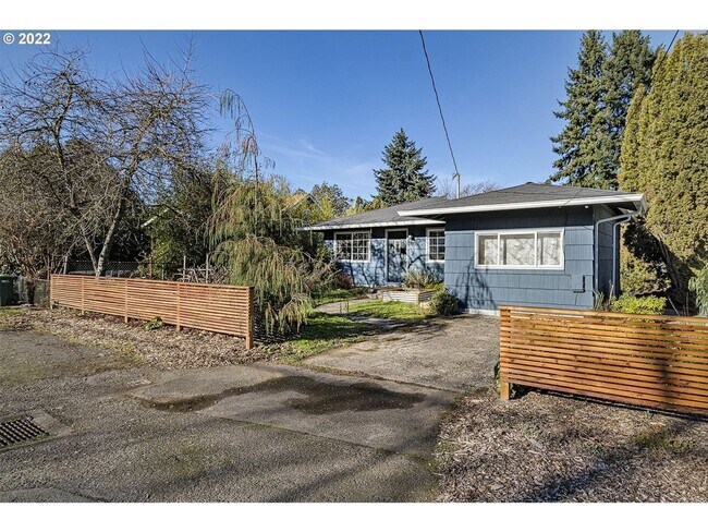 Building Photo - Bright, Sunny Ranch Style home in the Cull...