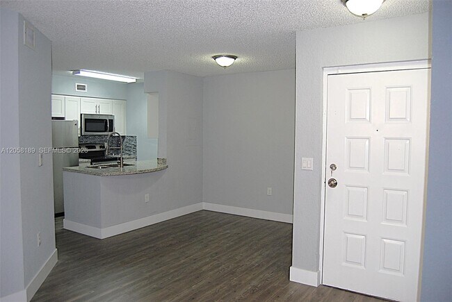Building Photo - 2803 N Oakland Forest Dr