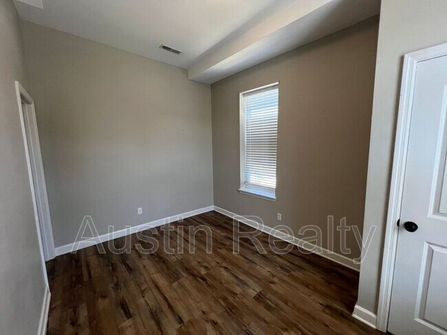 Building Photo - 3308 Lemp Ave