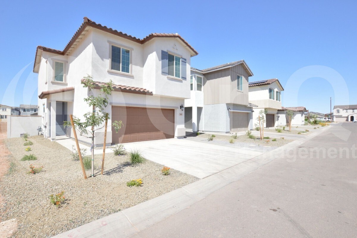 Primary Photo - 9418 E Solina Ave