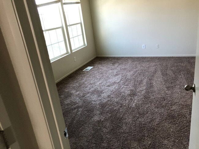 Building Photo - 3711 Compass Pointe Ave