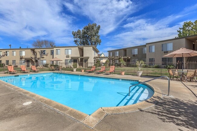 Building Photo - The Courtyards