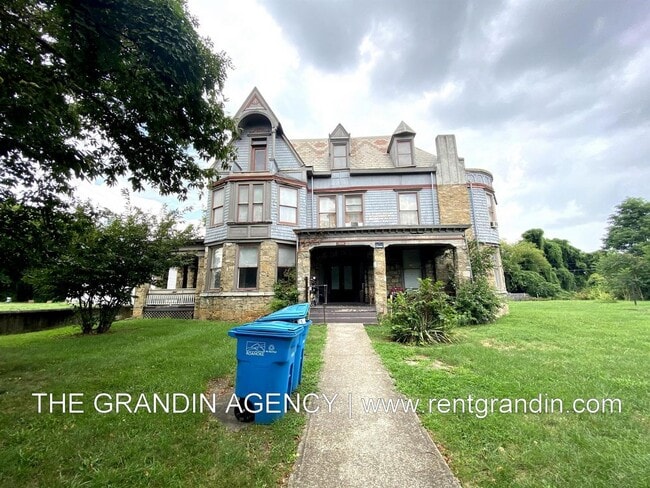 Building Photo - 1529 Patterson Avenue Southwest - 2