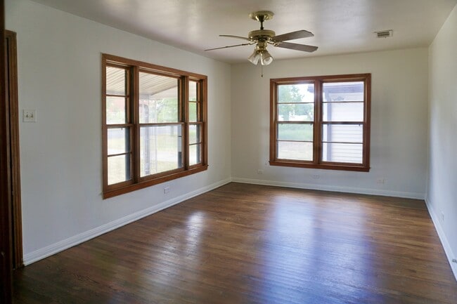 Building Photo - 2516 Briarwood Ln