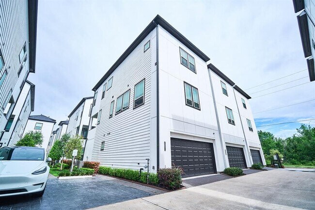 Foto del edificio - 2802 Grand Fountains Dr