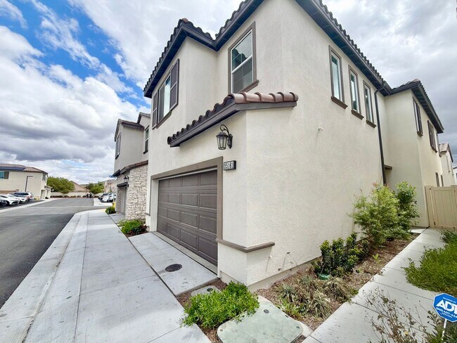 Foto del edificio - Iris Park Gem | 4 Bedrooms, Loft, and Modern Upgrades Throughout