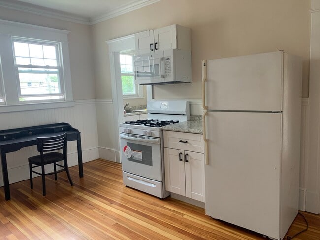 Building Photo - 847 Edgewood Ave