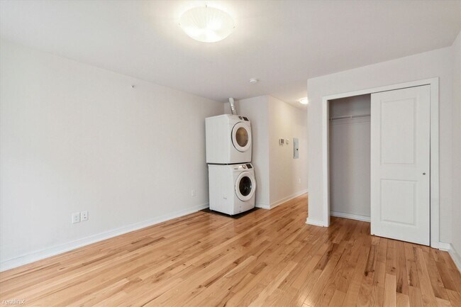 Foto del edificio - Studio, 1 bath Triplex - 1204 E PALMER ST ...