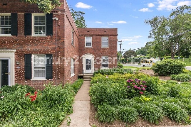 Building Photo - 1020 S Barton St