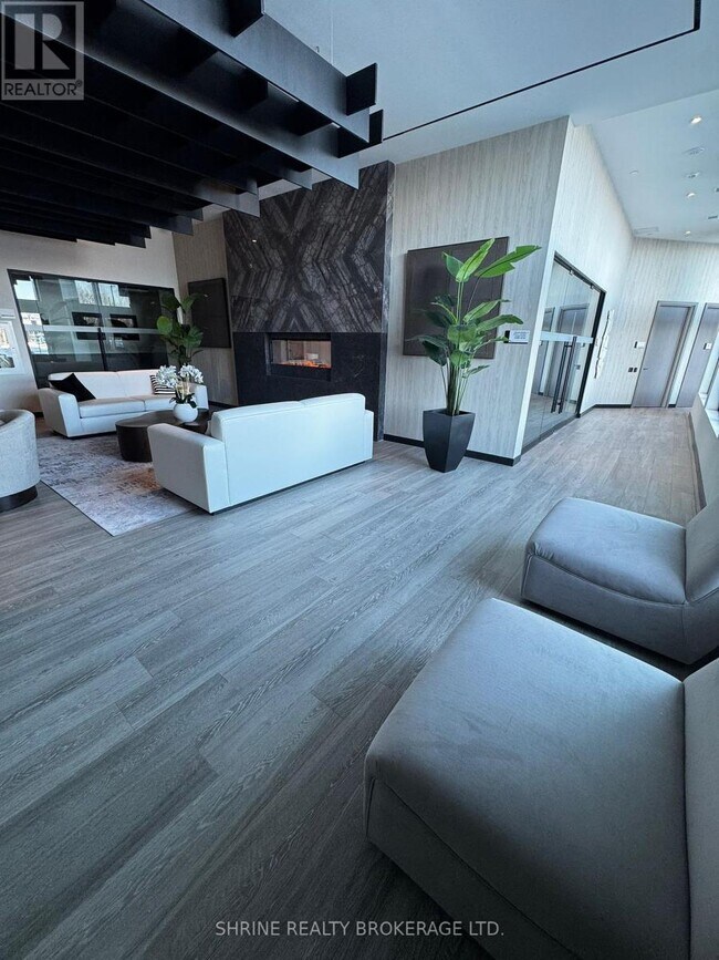 Photo du bâtiment - 8020 Derry Rd