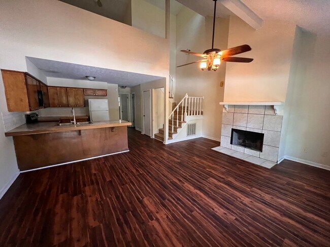 Foto del edificio - 279 Ivy Ln