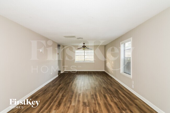 Foto del edificio - 2703 Shady Bayou Ln