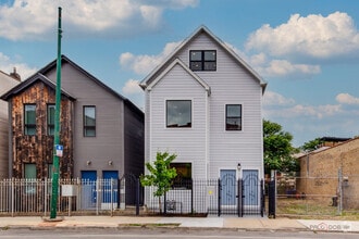 Building Photo - 1746 N California Ave