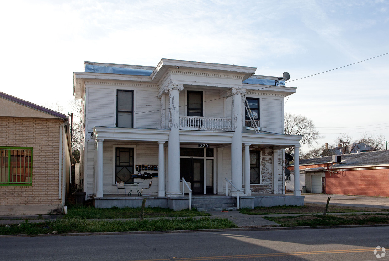 Foto del edificio - 820 N Alamo St