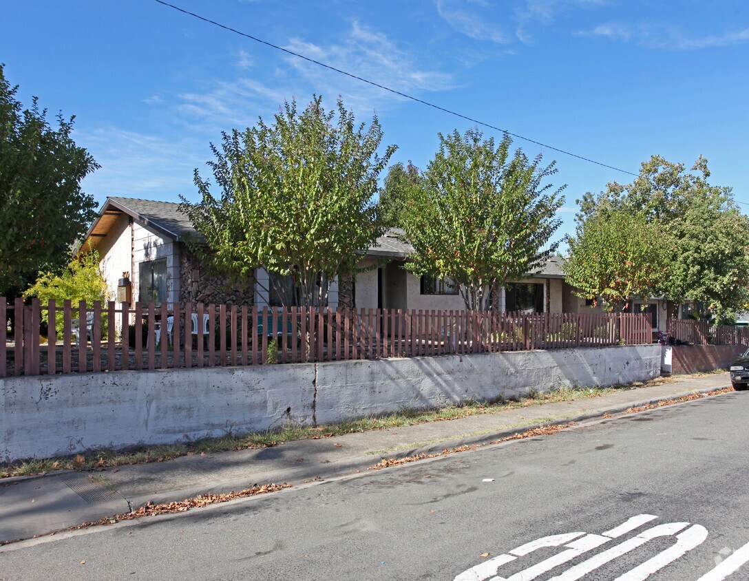 Primary Photo - 800 Main St