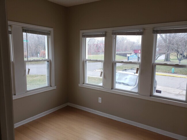Foto del edificio - 3602 E Fall Creek Parkway North Dr