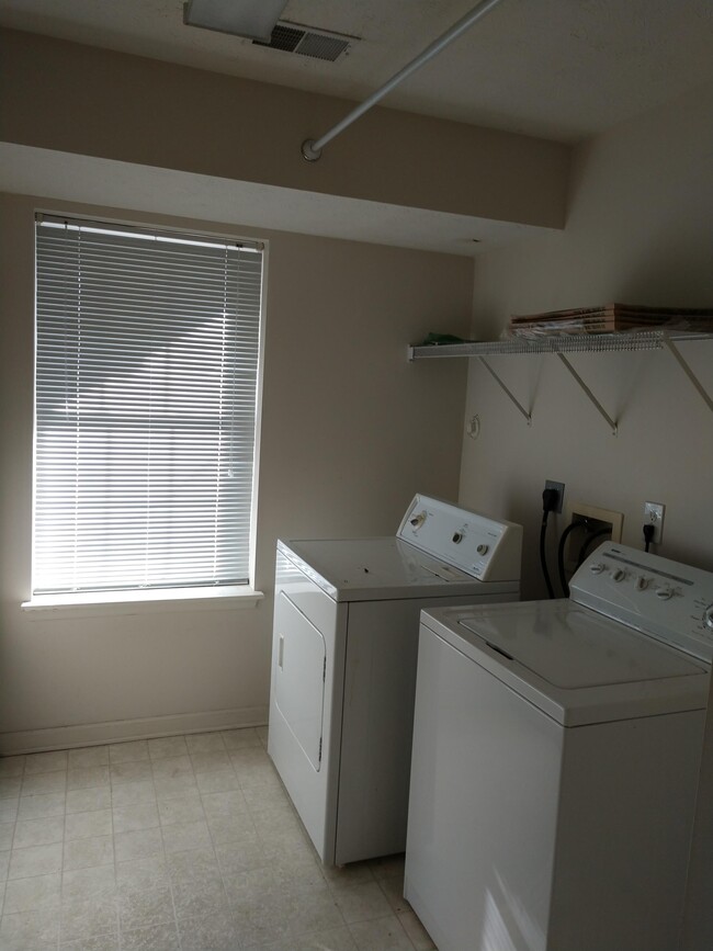 Building Photo - 115 Windmill Ln