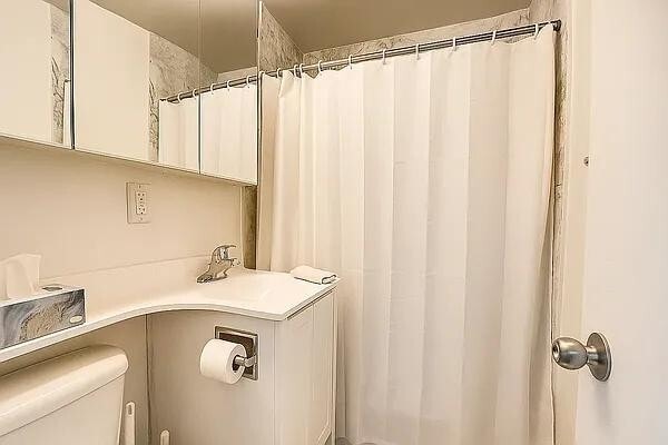 Foto principal - 131 E 83rd St