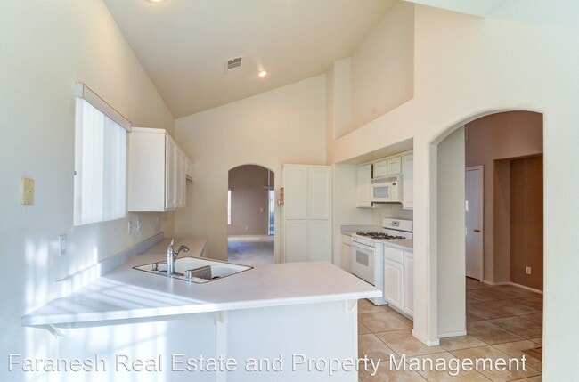 Building Photo - 3 br, 2.5 bath House - 9988 Ivy Patch St
