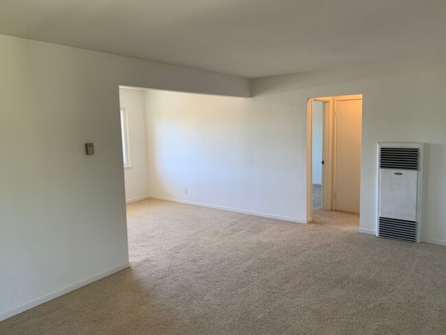 L - Shaped Living/Dining Area - 1210 Oak Grove Ave