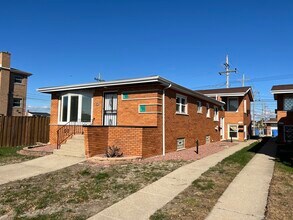 Building Photo - 4148 W 87th St