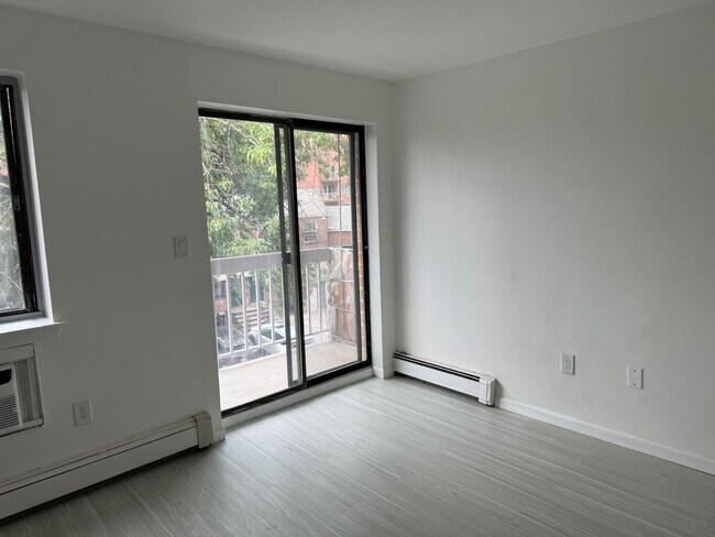 Foto del edificio - 13218 Avery Ave