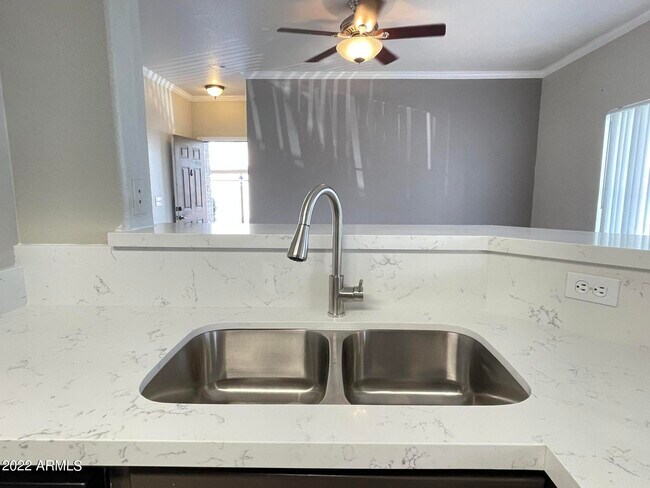 Foto del edificio - 3236 E Chandler Blvd