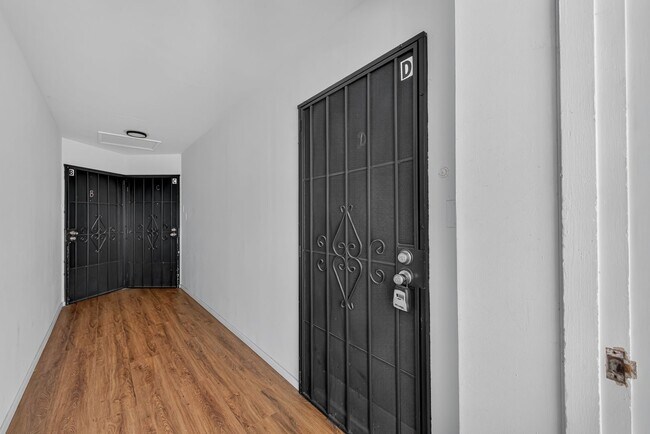 Foto del edificio - 203 W 3rd Ave