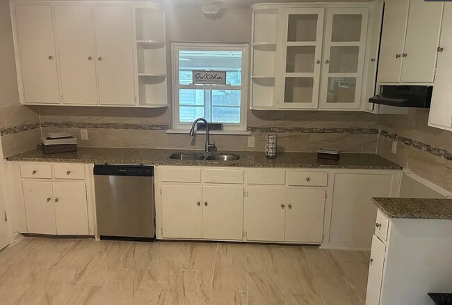 Foto del edificio - 3634 Cloverdale Rd