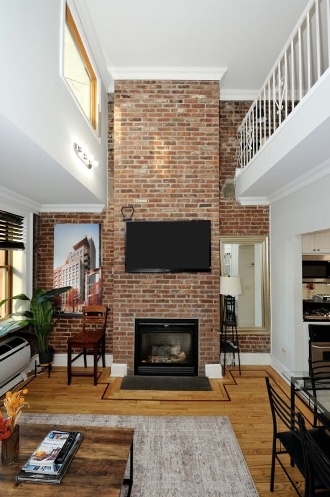 Building Photo - 692 10th Ave