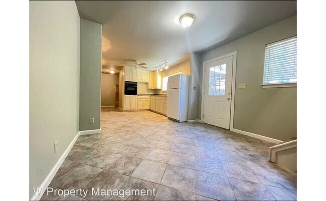 Foto del edificio - 236 Pleasant Ave