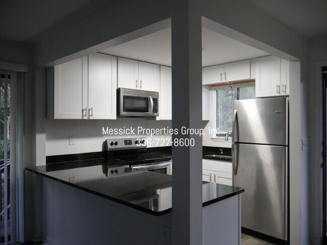 Building Photo - CEDAR COVE ON PEACE HAVEN ROAD!