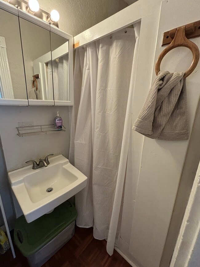 Building Photo - 40 Anderson St