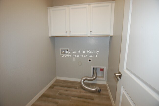 Foto del edificio - 7642 W Glass Ln