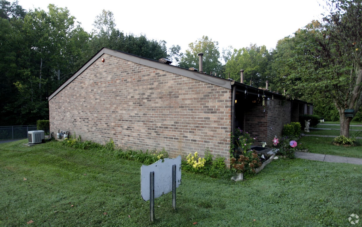 Building Photo - 98 Honeysuckle Ln
