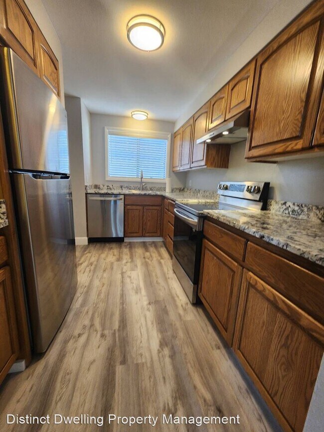 Building Photo - 2 br, 1.5 bath House - 6 NW Mountain View ...