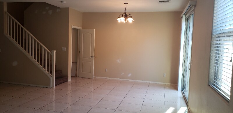 Foto principal - 8123 W Lynwood St